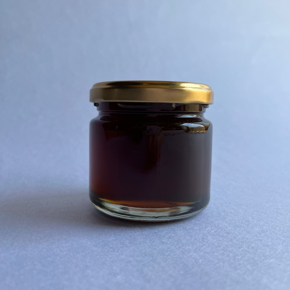 ニホンミツバチの生蜂蜜・深茶色(ガラス瓶 140g) – 源さんの ニホンミツバチの生蜂蜜・深茶色(ガラス瓶 140g) – 源さんの
